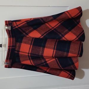 Lined plaid skirt